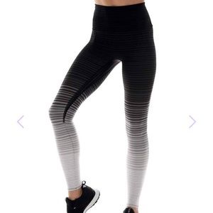 New with tags K-Deer leggings. Size medium